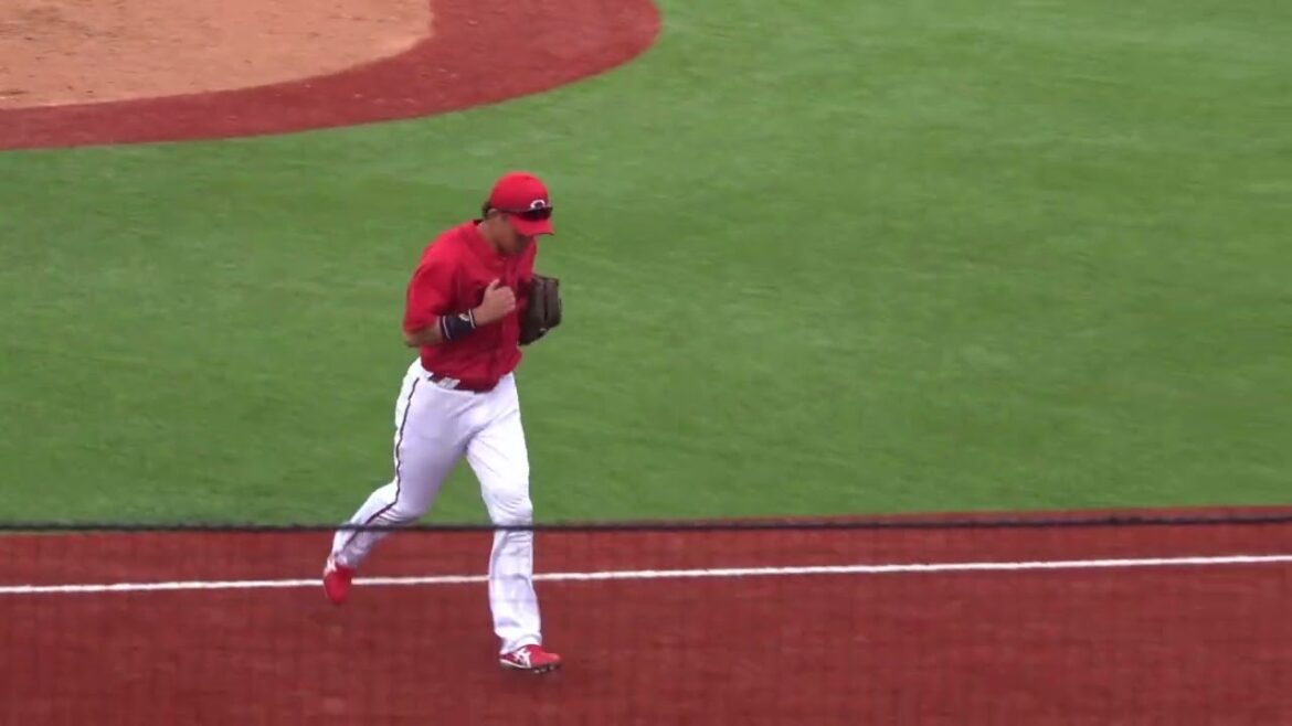 送球ミスで結果ランニングホームランに.....唇を噛み締め下を向く野間っちにナインも声が掛けられない雰囲気でベンチに消える｜広島東洋カープvs東京ヤクルトスワローズ