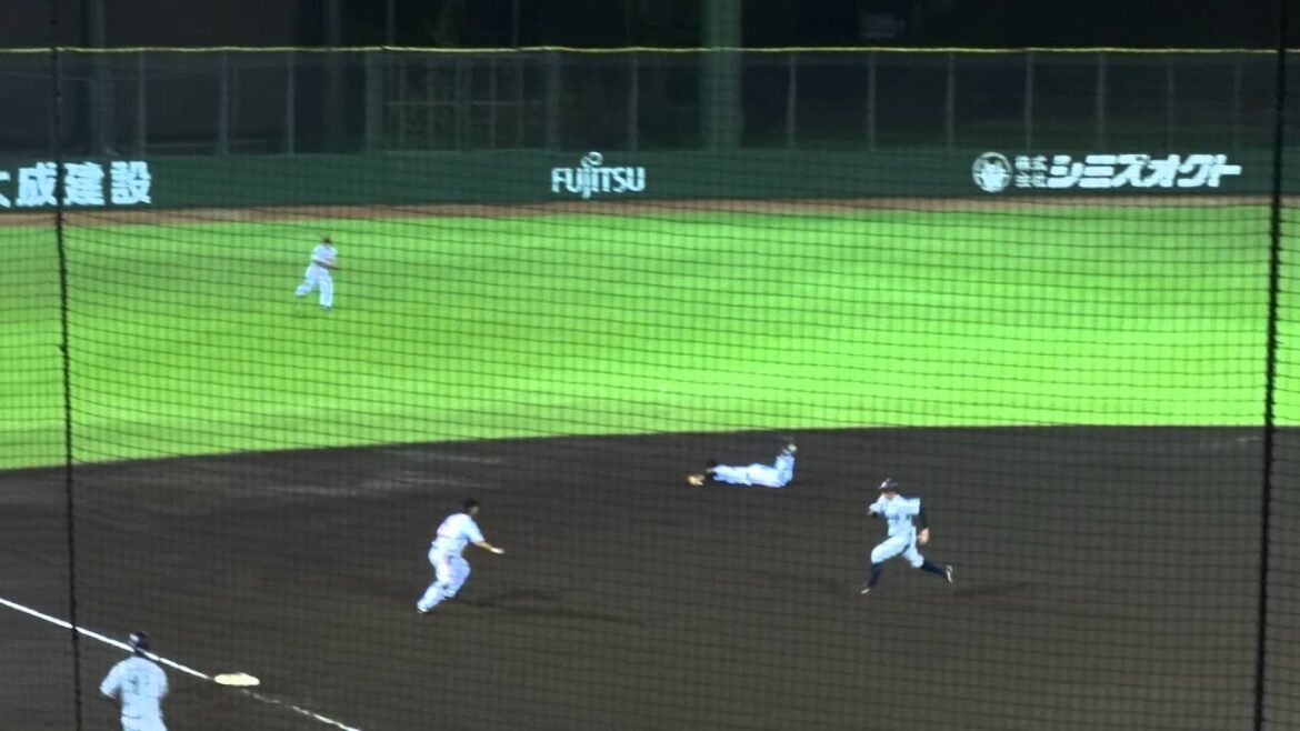 2014-08-31 猛肩注意！巨人 中井大介、レフトからのキャノン砲で観客の度肝を抜く！