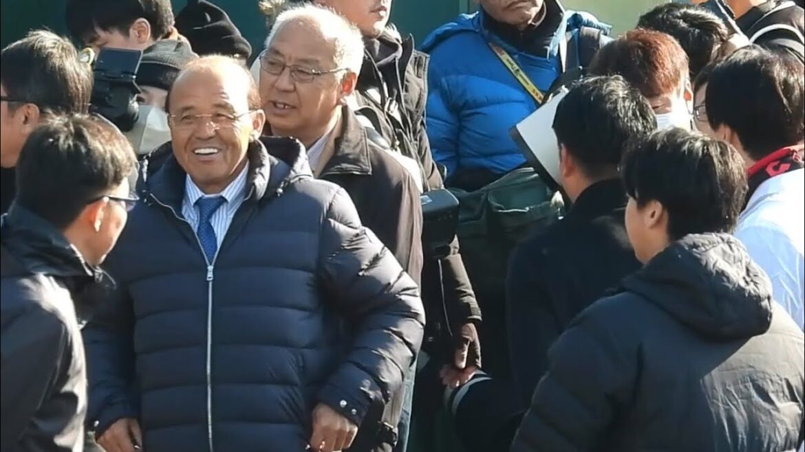 【おーん誰や】岡田監督、球団関係者の挨拶かと思ったらオリックスから移籍の漆原でビックリしてニッコニコになる【阪神】2024.1.9