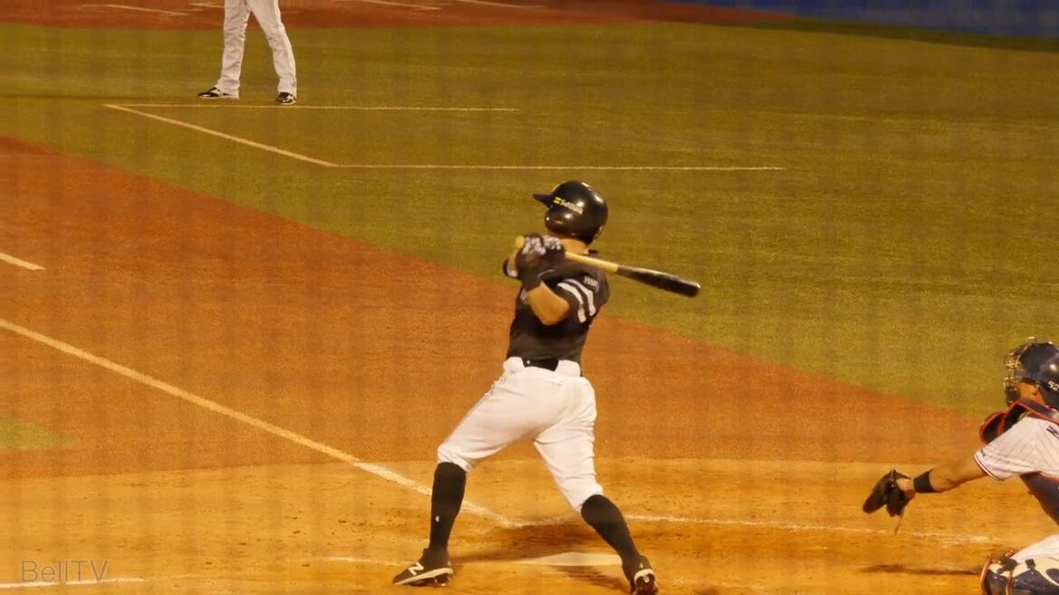 福岡ソフトバンクホークス 川島慶三 バッティングフォーム&バッティング（スローモーション）【ヒット】