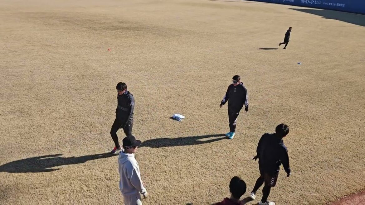 山田哲人と川端慎吾に弄られる山崎晃大朗