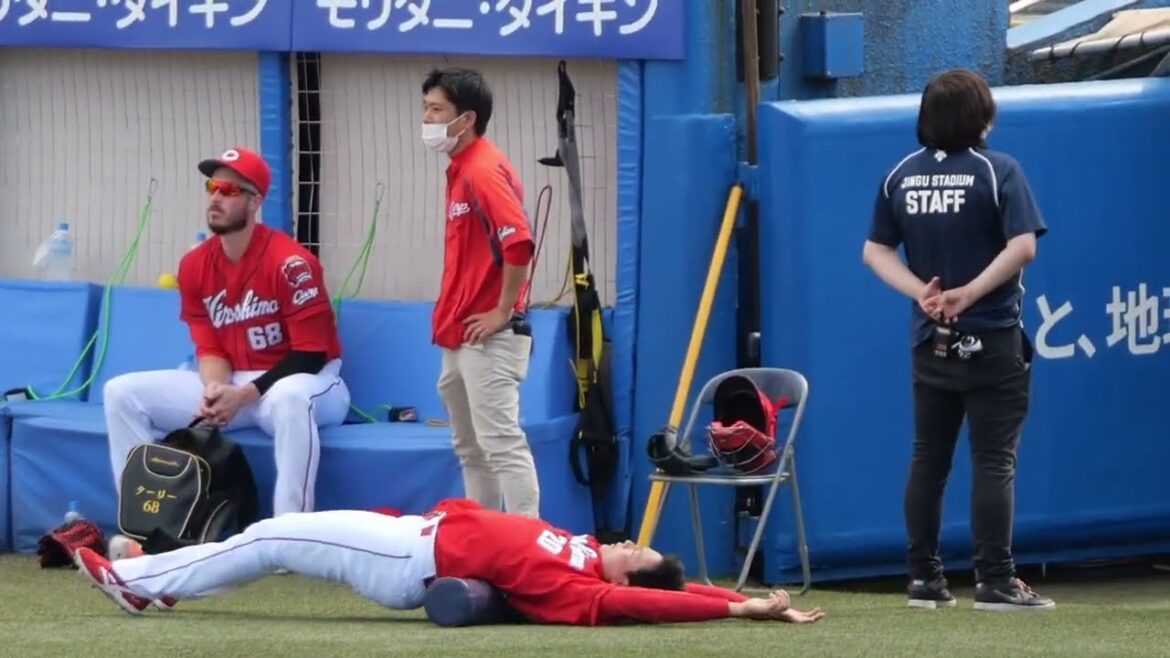 東京音頭に合わせてストレッチをするカープ守護神栗林良吏｜広島東洋カープ｜2022年6月19日