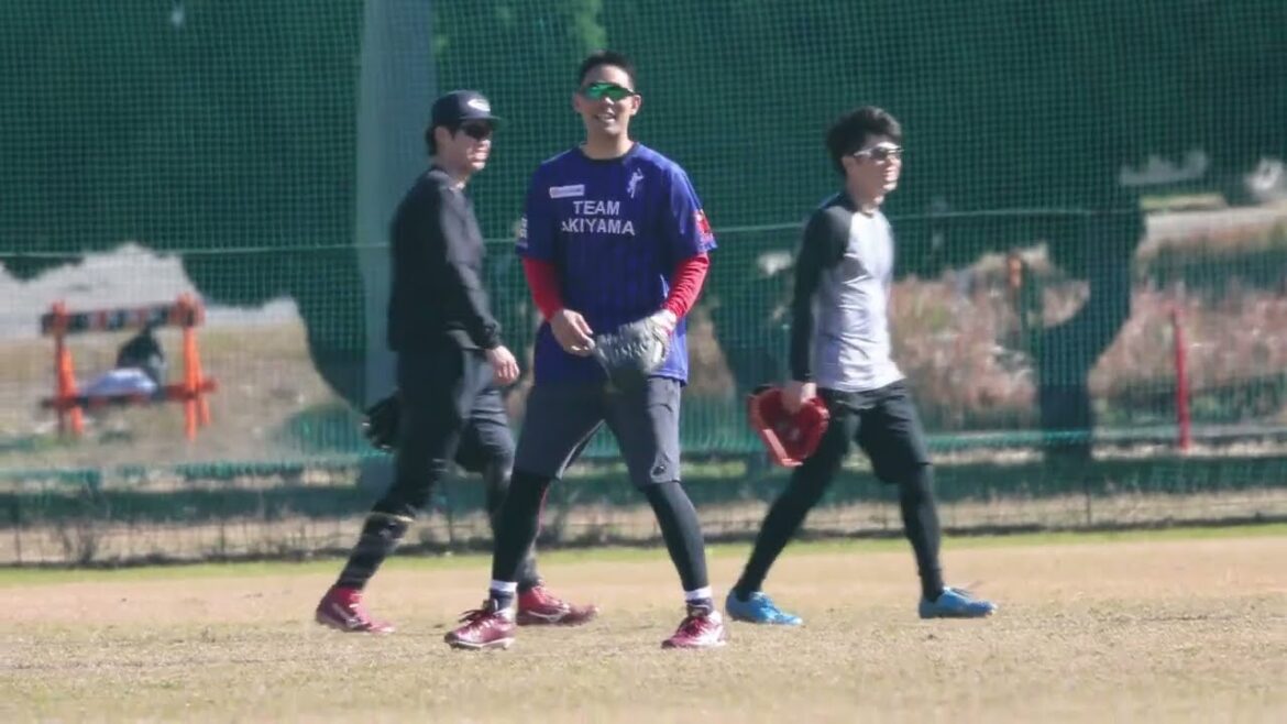 広島カープ 秋山翔吾 下田市自主トレ　外野ノックフライ鉄壁の守備💪　　2024.1.7