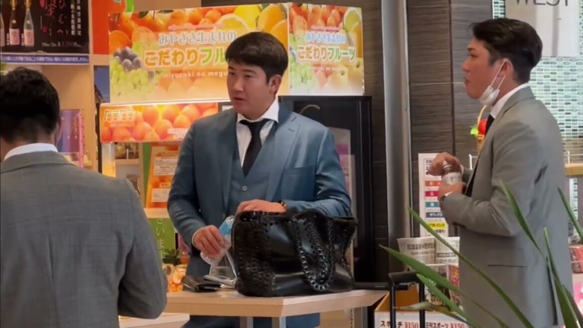 移動姿も格好いい ポテチを頬張るお子っちゃマンな坂本勇人