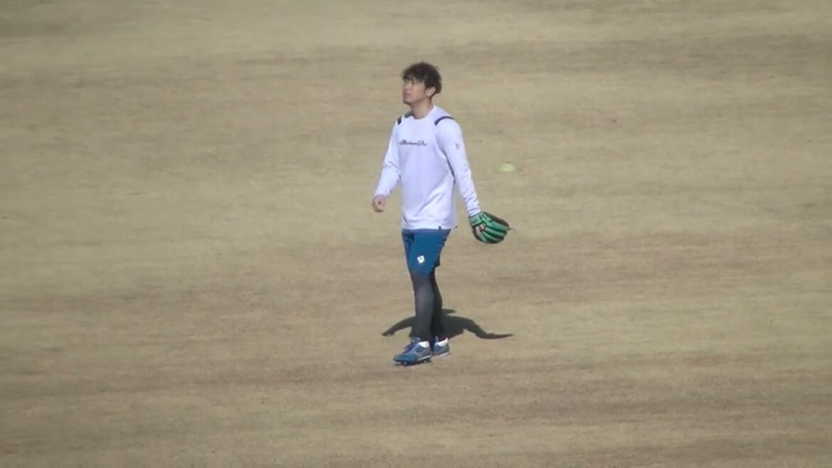 キャッチボールする池田隆英【日本ハムファイターズ自主トレ2024年1月9日 鎌ヶ谷】