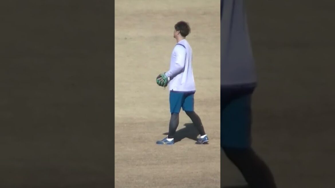 キャッチボールする池田隆英【日本ハムファイターズ自主トレ2024年1月9日 鎌ヶ谷】