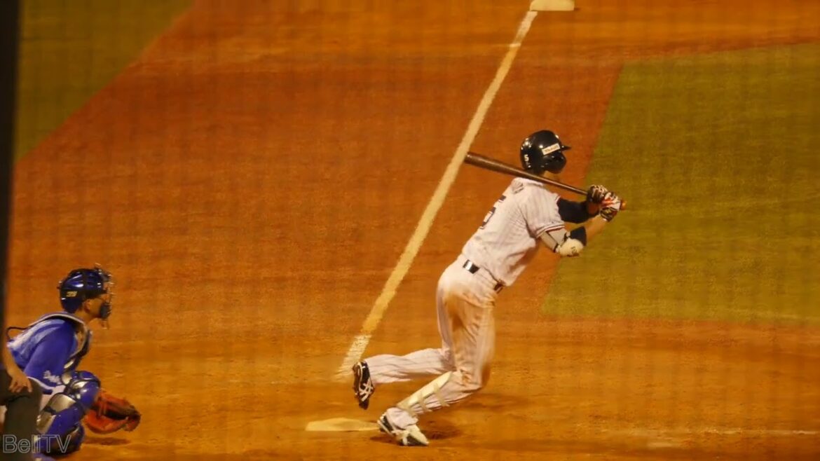 東京ヤクルトスワローズ 川端慎吾 バッティングフォーム&バッティング（スローモーション）【2018.8.9ライト前ヒット】