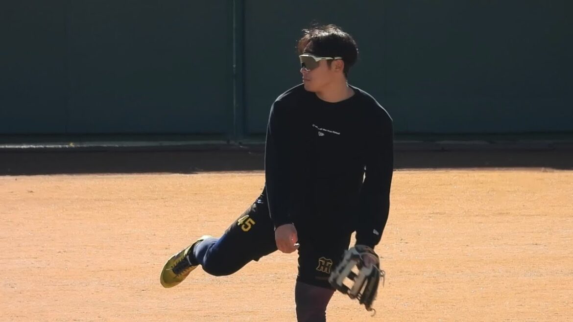 【今年こそは一軍デビュー】高卒5年目・遠藤成、今季初の鳴尾浜で自主トレ。キャッチボールなどで汗を流す 2024.1.17