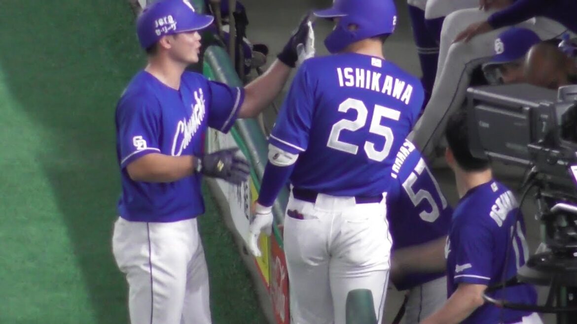 最上階席にいたのに真横までぶっ飛んできた石川昂弥の4号2ラン！2ベースヒットの細川と称え合う(2023/5/20)