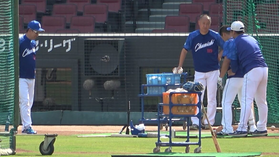 川越に打撃指導する立浪監督&森野コーチ (2023/07/23)