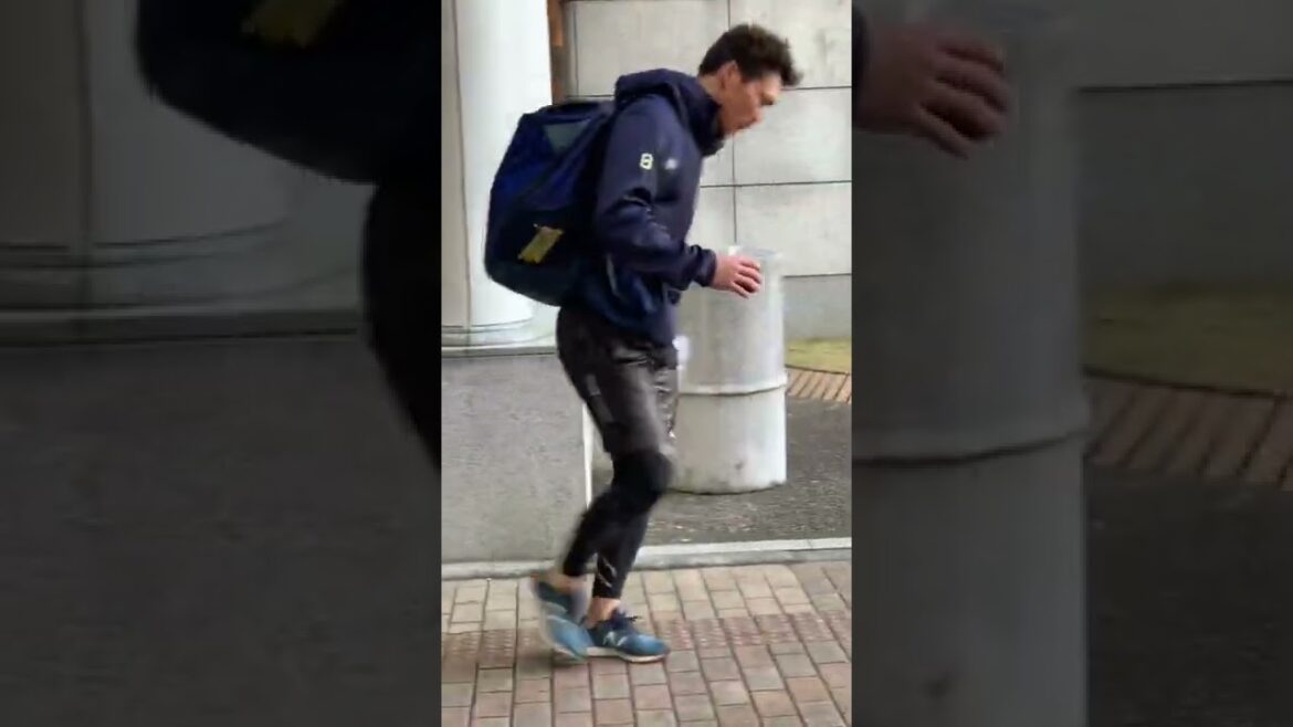 後藤駿太選手が柱に激突？