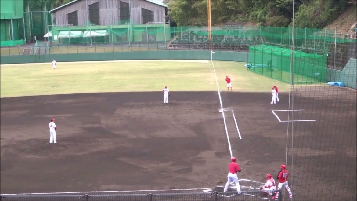 森翔平 vs ラモン・ラミレス（2打席）、ショート＝二俣翔一がゴロを軽快に捌く  ～広島東洋カープ秋季キャンプ2023 紅白戦～