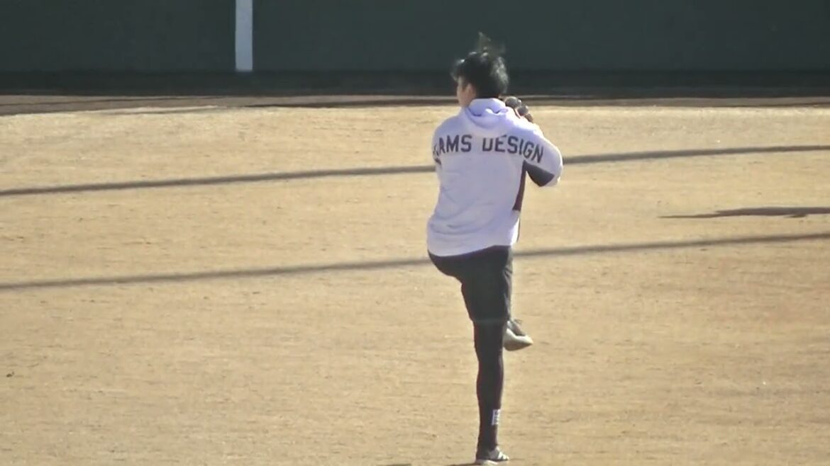 昨年ロッテから移籍 小沼健太のキャッチボール〜ジャイアンツ球場 読売ジャイアンツ選手自主トレ2024年1月16日