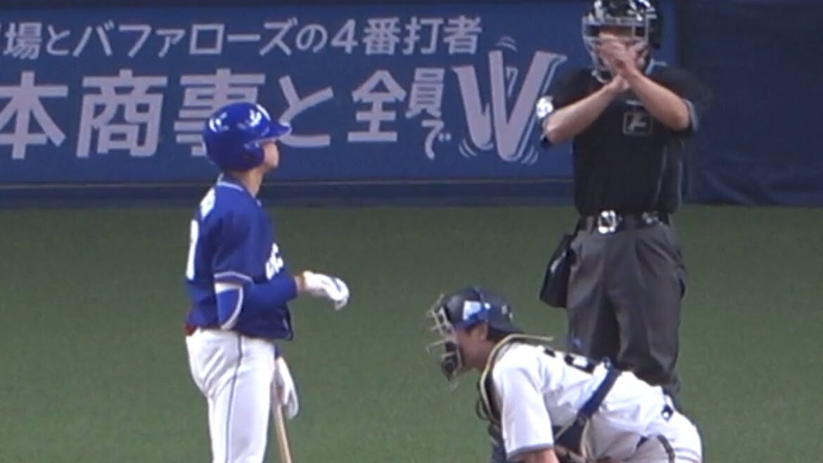 頭部付近に死球で騒然…と思いきやそれすらも面白くなってしまう岡林 (2022/05/28)