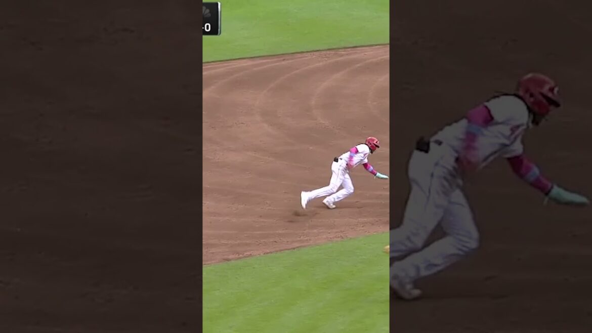 Tyler Rogers has a filthy pickoff move. 🤯