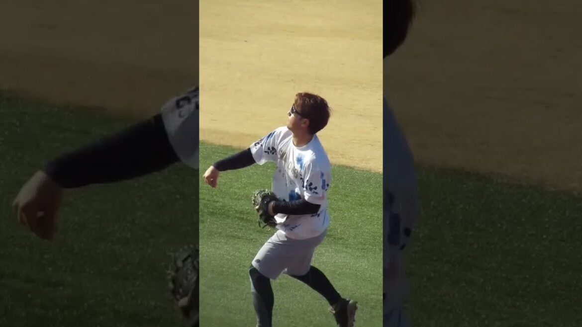 ヤクルト育成捕手のフェリペ キャッチボール姿ヤクルトスワローズ戸田球場2024年1月23日