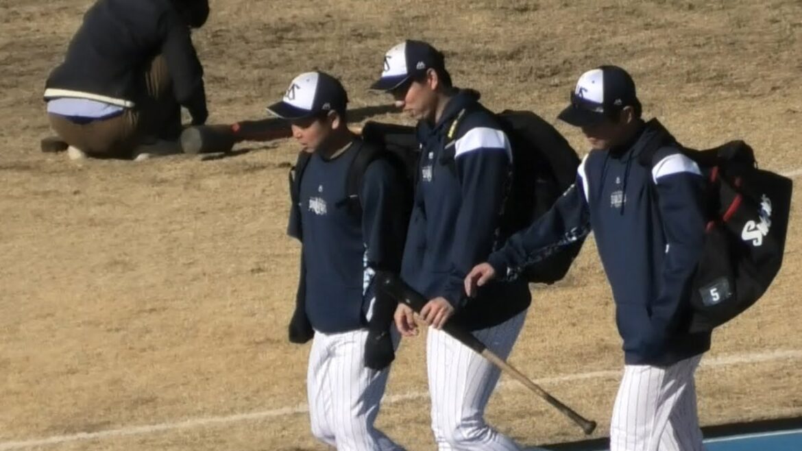 2軍キャプスタート！川端慎吾、山崎晃大朗、太田賢吾、戸田球場いりする 2024/2/1