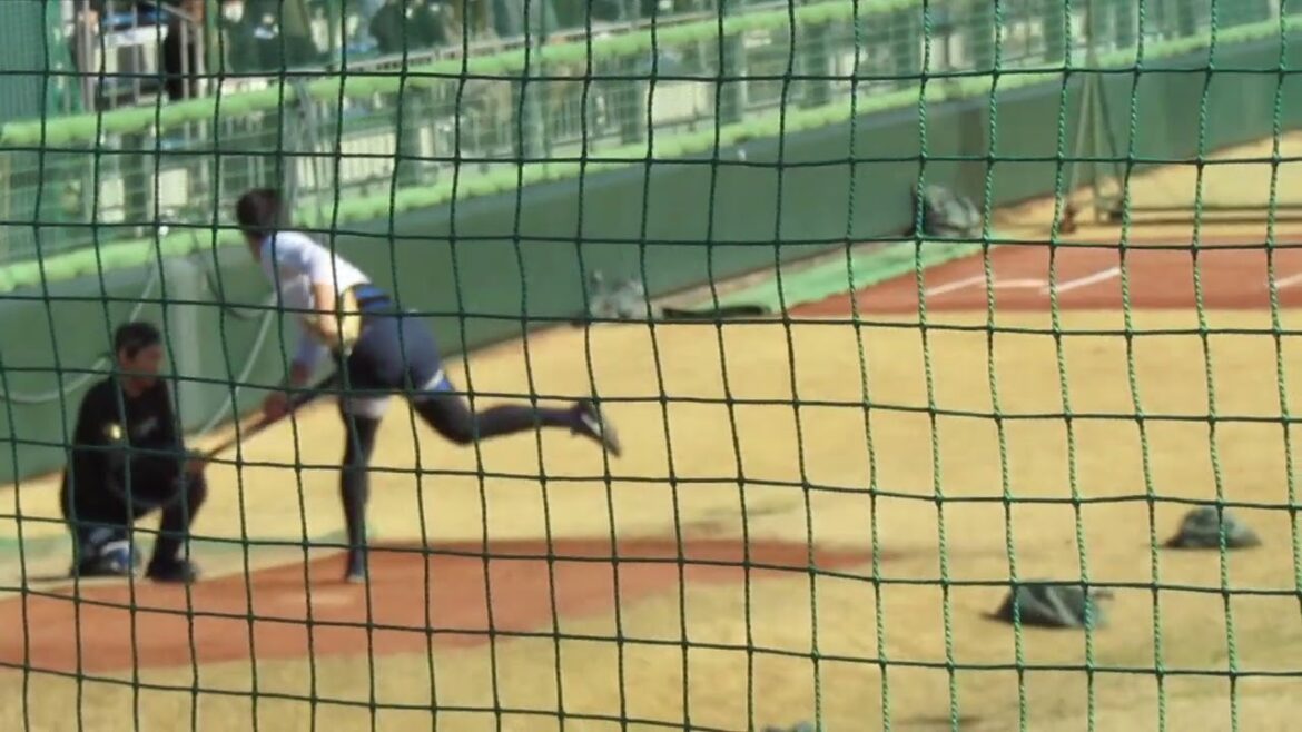 フォームの矯正をしてるスワローズ高梨裕稔【ヤクルトスワローズ自主トレ2024年1月23日】