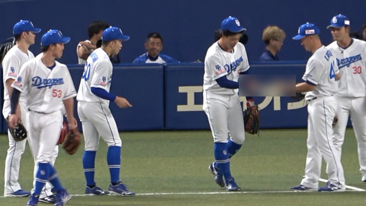 外野陣じゃんけんタイム！加藤翔平の負けを祈る岡林（笑） (2023/08/27)