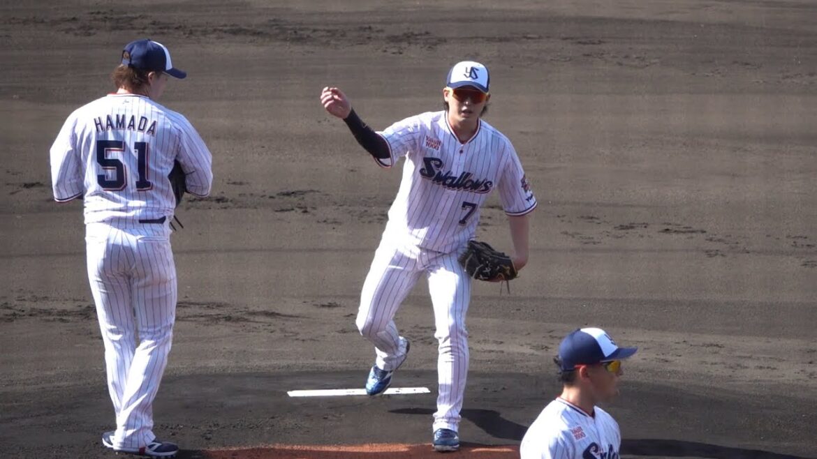 長岡秀樹なんかテンション高めでマウンドにも上がってしまう 東京ヤクルトスワローズ 浦添キャンプ 2024/02/01