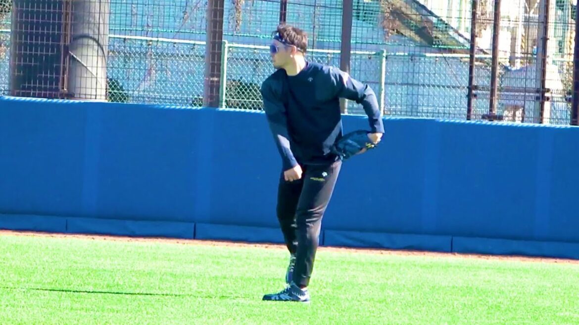 楠本泰史と自主トレする伊藤光 横浜DeNAベイスターズ 2024/1/25