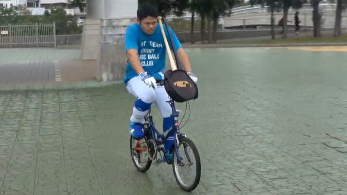 根尾昂　バッティング練習後 雨の中自転車で帰る 中日ドラゴンズ　2024/02/03