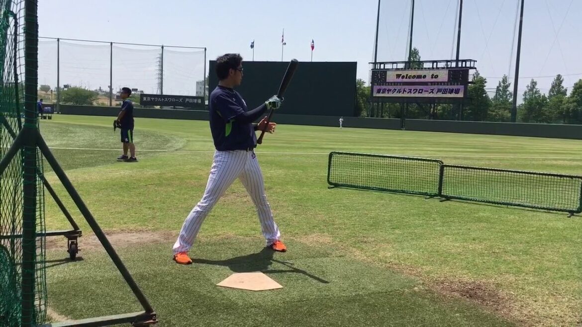 ヤクルトスワローズ 原樹理投手バント練習