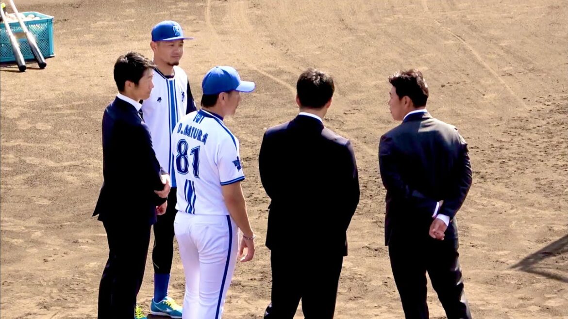 井端監督、吉見コーチ、北川利之さんに挨拶する石川達也 横浜DeNAベイスターズ 2024/2/3