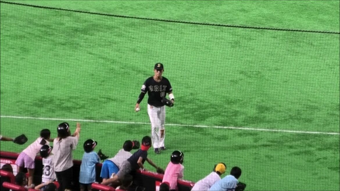 オリックス 西浦颯大 福岡の子供たちにボールプレゼント！2019.8.21