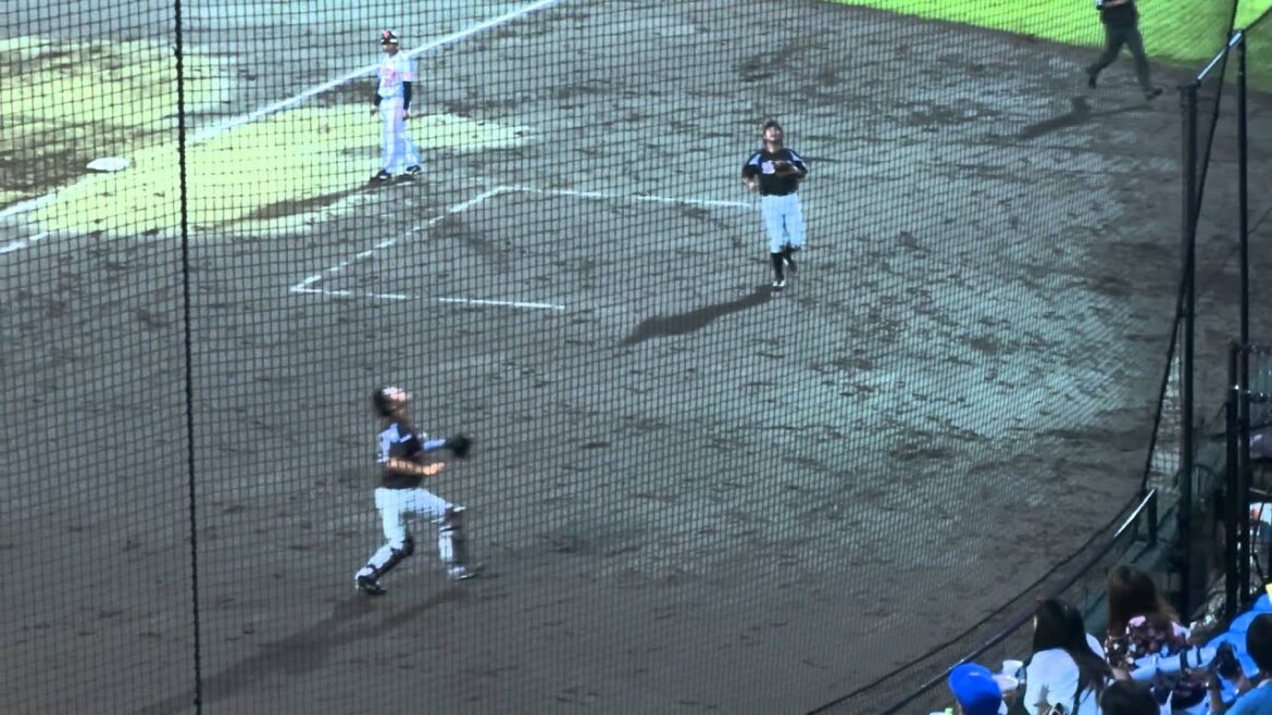 2014/09/10 ロッテ 吉田裕太、ギリギリキャッチして楽しそうに笑う。