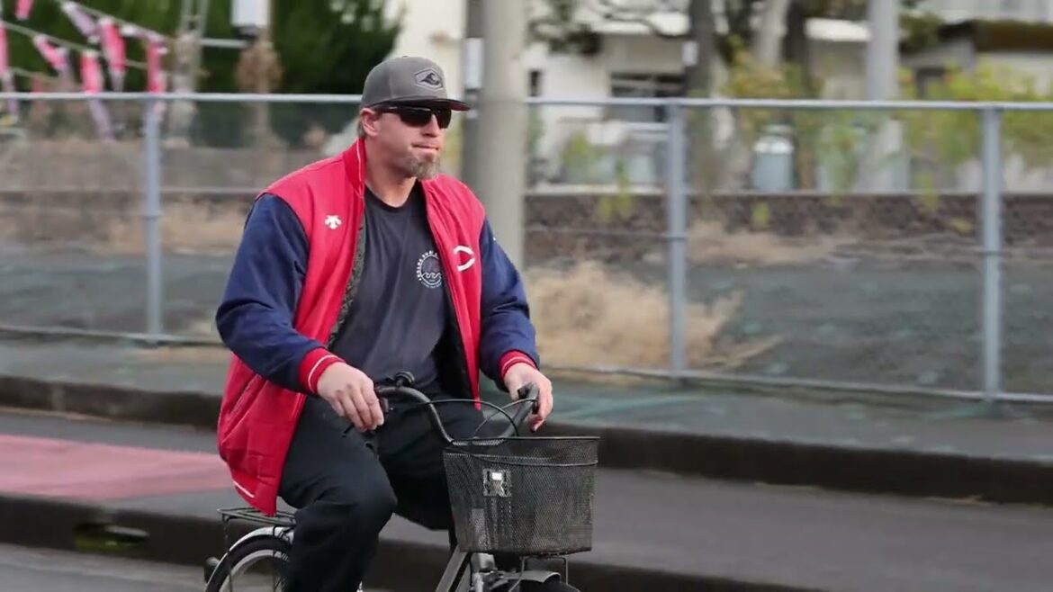 カープ 日南キャンプ恒例⁉️USA駐在エルドレッド&助っ人外人自転車球場入り シャイナー レイノルズ ラミレス ロベルト 2024.2.1 カープ 日南キャンプ恒例⁉️USA駐在エルドレッド&助っ人外人自転車球場入り シャイナー レイノルズ ラミレス ロベルト 2024.2.1