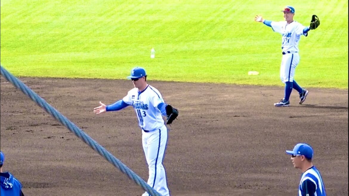 ボケる田中浩康コーチに『おい！』とつっこむオースティンwww 横浜DeNAベイスターズ 2024/2/3