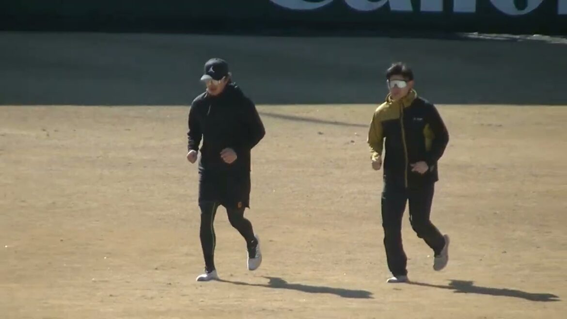 【ジャイアンツ自主トレ】ランニングする萩尾匡也と菊田拡和【読売ジャイアンツ自主トレ2024年1月26日】