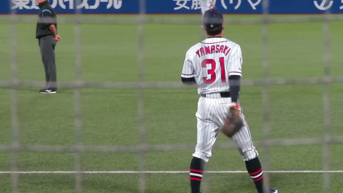 2022/6/2 東京ヤクルトスワローズ #31山崎晃大朗 ぴょこっとお辞儀が可愛らしい
