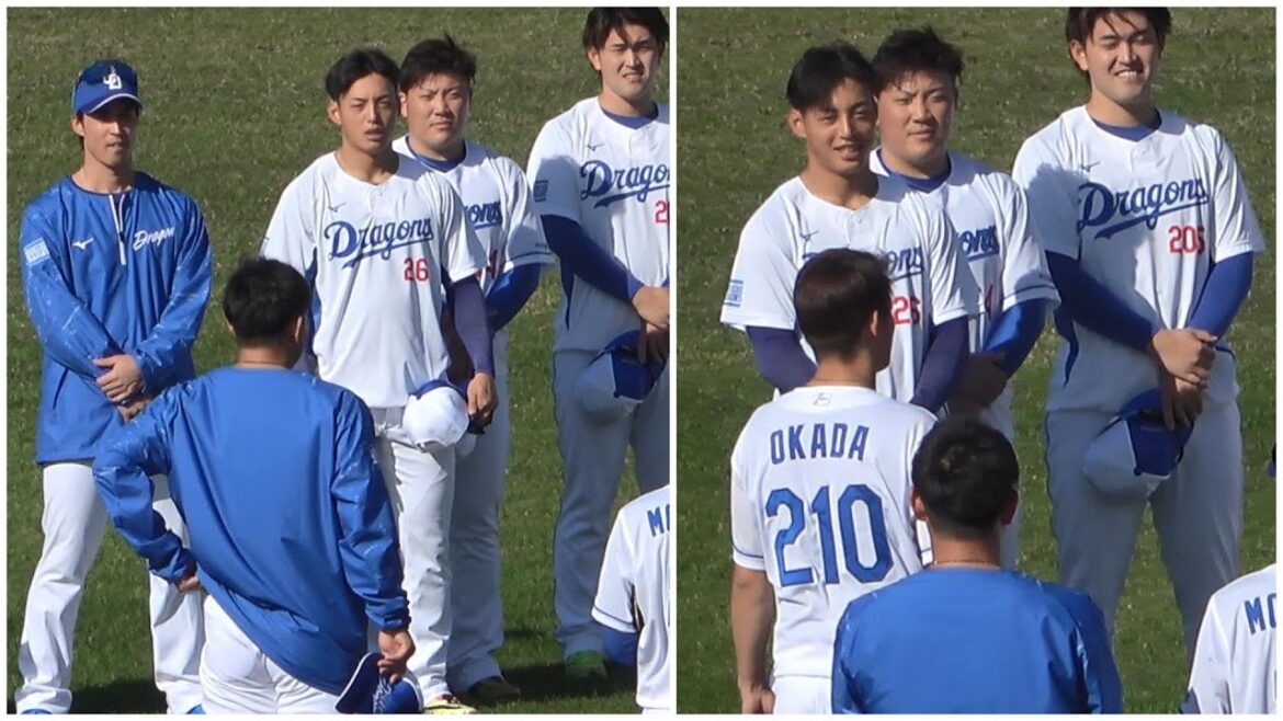 キャンプ初日の全体ミーティング。高橋周平と岡田のスピーチを聞く選手たち（2024年2月1日）