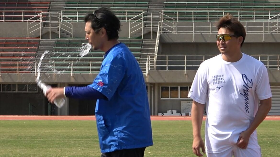 田島に何か言われた涌井が水を豪快に吹き出してしまう衝撃映像（笑） (2024/02/06)