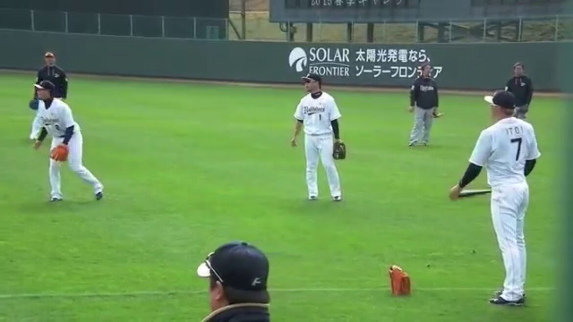 【珍プレー】糸井嘉男 本気で左と右を間違えた瞬間 2015 オリックス・バファローズ 宮崎キャンプ