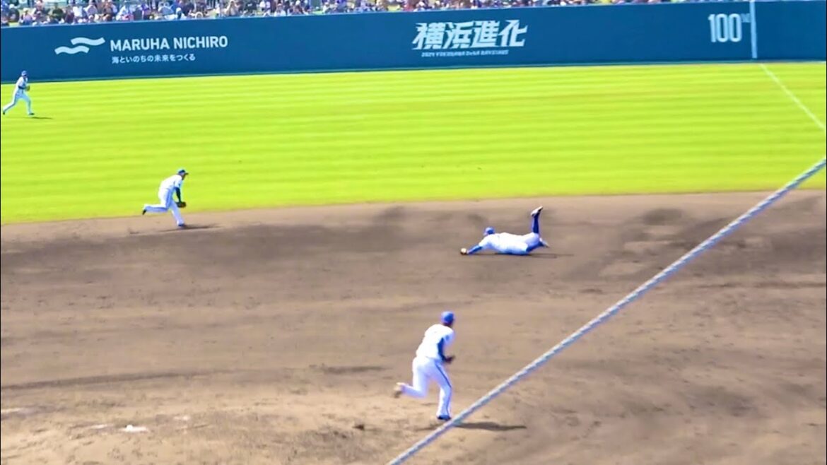 飛んだファーストの京田陽太！ 佐々木千隼を助けたナイス守備！ 横浜DeNAベイスターズ 2024/2/12