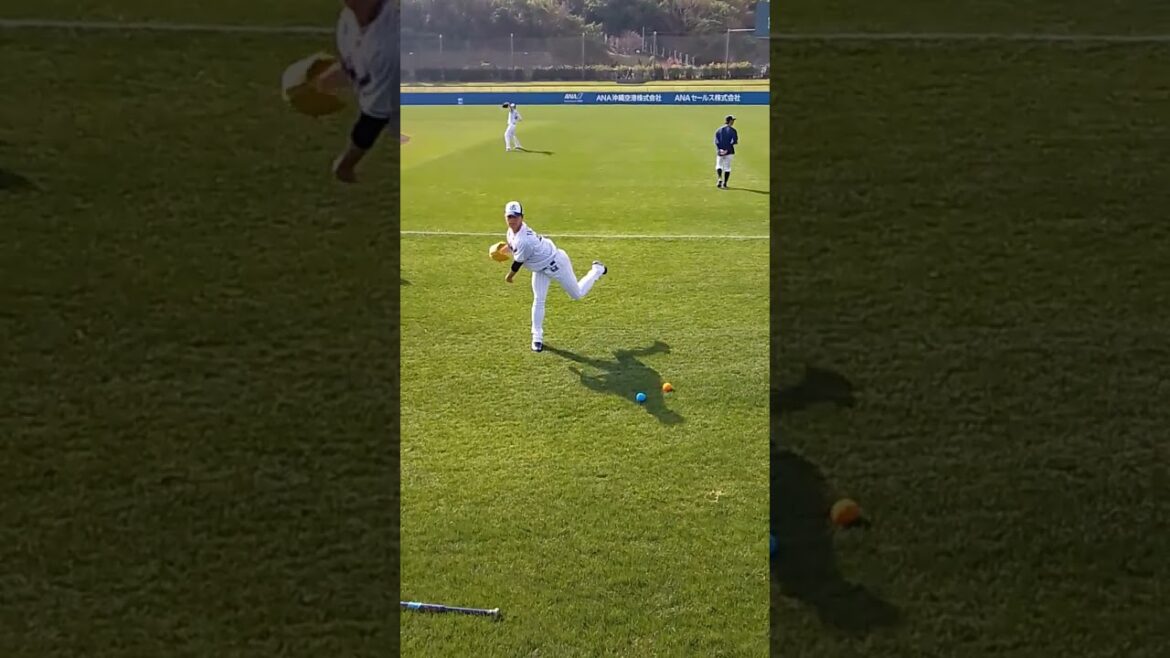 高橋奎二投手　キャッチボール前のウォーミングアップ。 #ヤクルトスワローズ #swallows #高橋奎二 #春季キャンプ