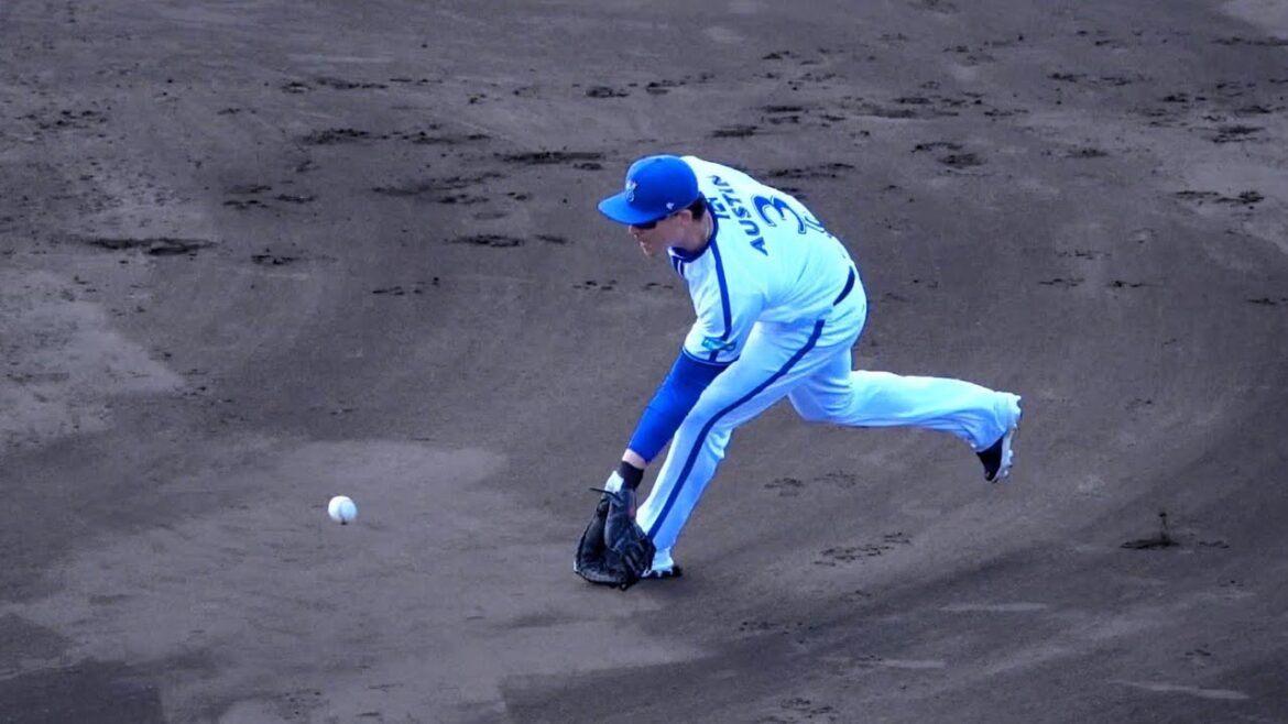 オースティン1塁の守備練習もスローイングはなし！内野陣のノック 2024/02/01 横浜DeNAベイスターズ 宜野湾