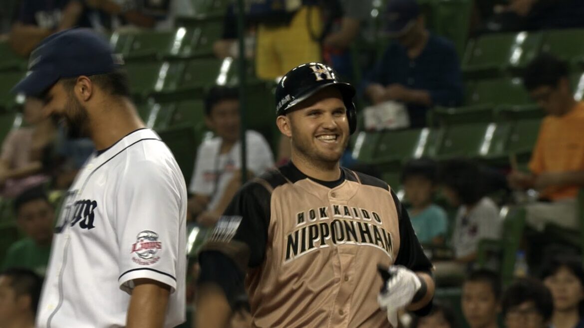 【プロ野球パ】レアードとメヒア、仲良さそうに何の話だい？ 2015/08/12 L-F