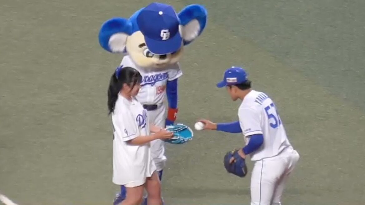 プロゴルファー菅沼菜々さんの始球式　高卒ルーキー山浅龍之介がしっかりキャッチし嬉しそう！　中日ドラゴンズVS阪神タイガース　2023.5.17