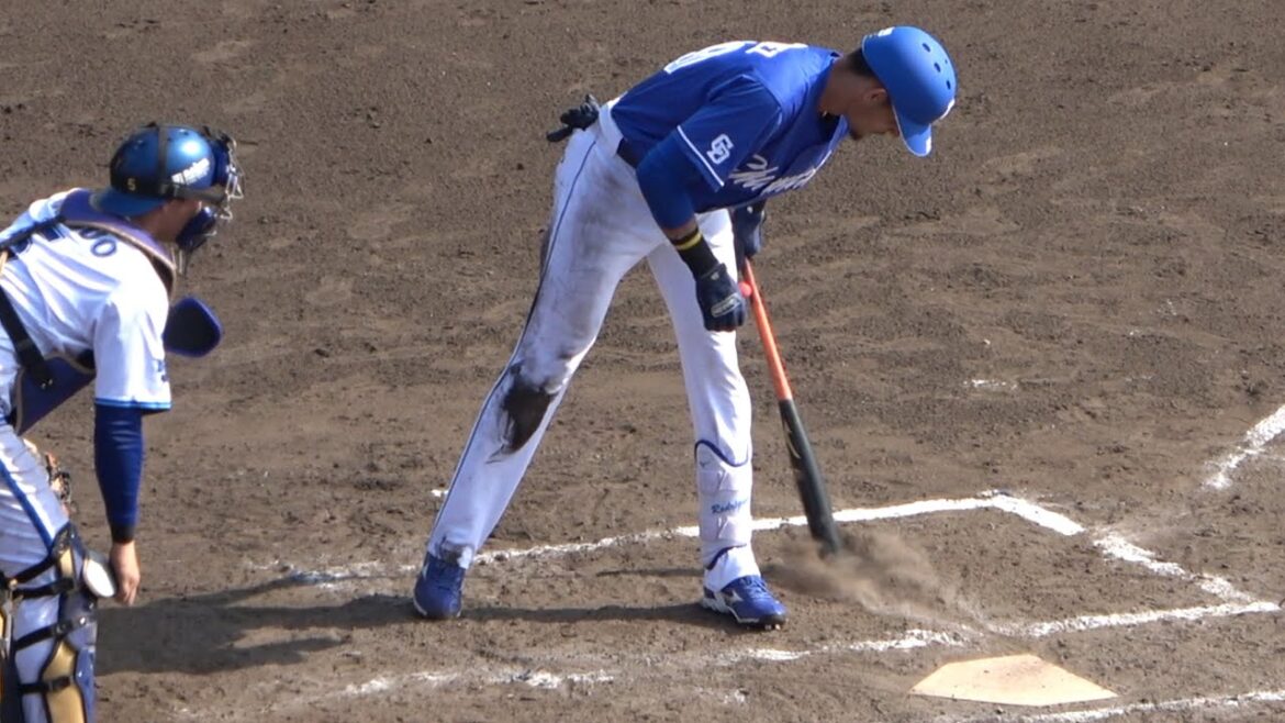 立浪監督期待のロドリゲスが実戦初打席！独特のルーティンで打席へ (2024/02/12)