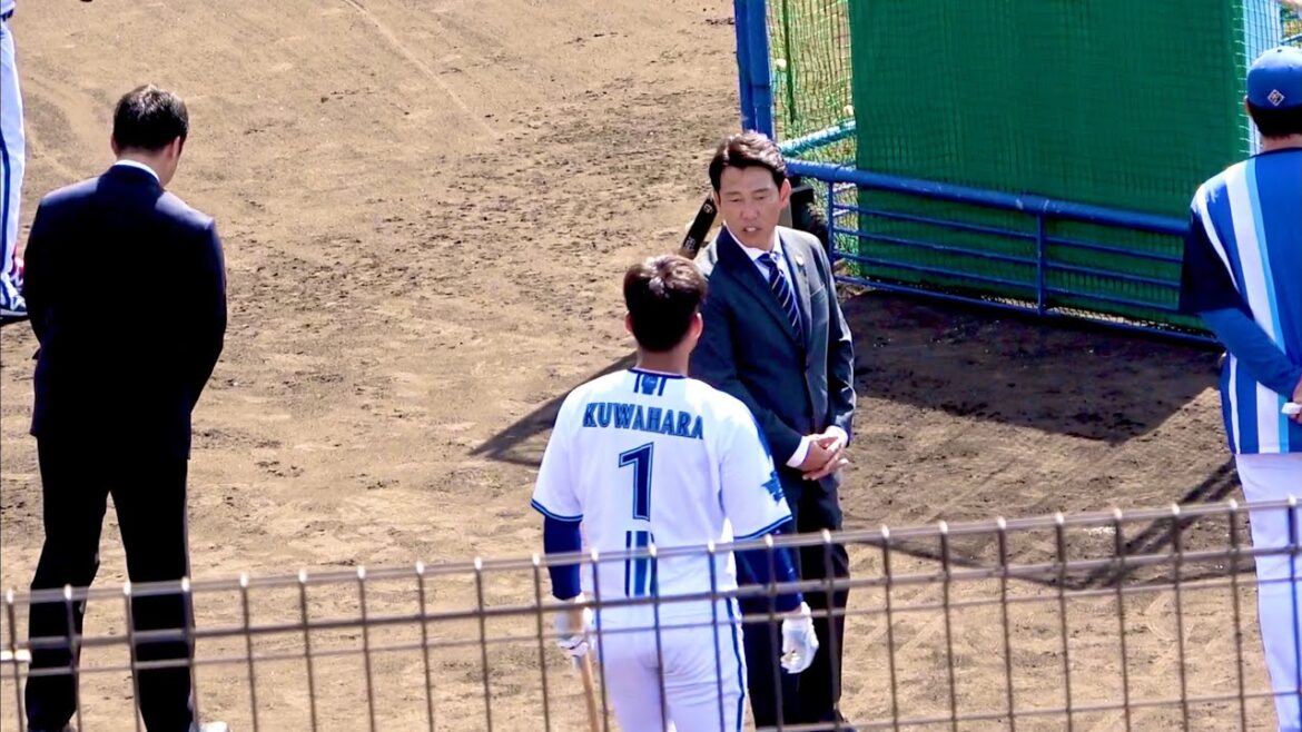 井端監督に挨拶する桑原将志 横浜DeNAベイスターズ 2024/2/3