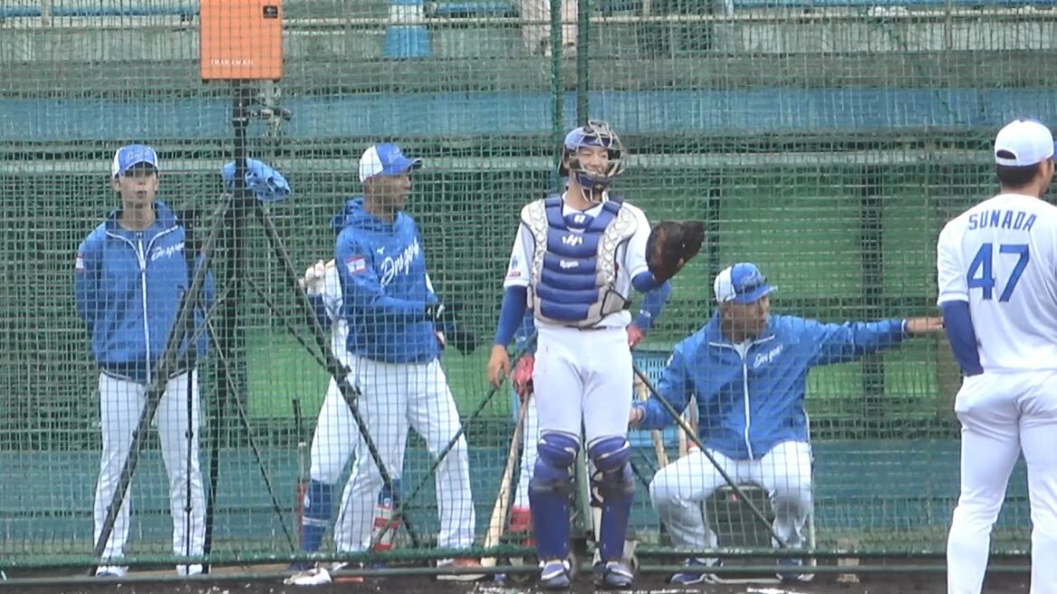 シート打撃登板の砂田。疑惑の判定（笑）により左打者3人ピシャリならずも、田中幹也を打ち取り1回無安打！（2024年2月7日）