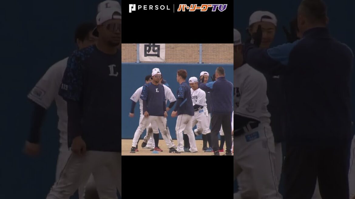 Pacific-League: 謎のダンスが流行中!? …お気をつけください。#shorts 謎のダンスが流行中!? …お気をつけください。#shorts