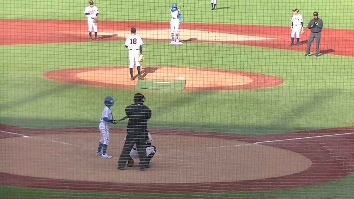 ファイターズジュニア二死一塁　福田 愛斗くんの場面　鈴木 風輝くん走る【NPBジュニアトーナメント 日本ハムジュニア対 読売ジャイアンツジュニア2023年12月27日】