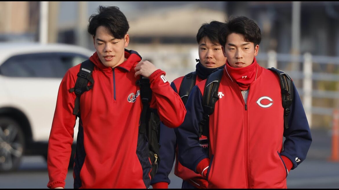 カープドラフト1常廣羽也斗 1軍へ⚾徒歩で球場入りからウォームアップ、投球練習　2024.2.11