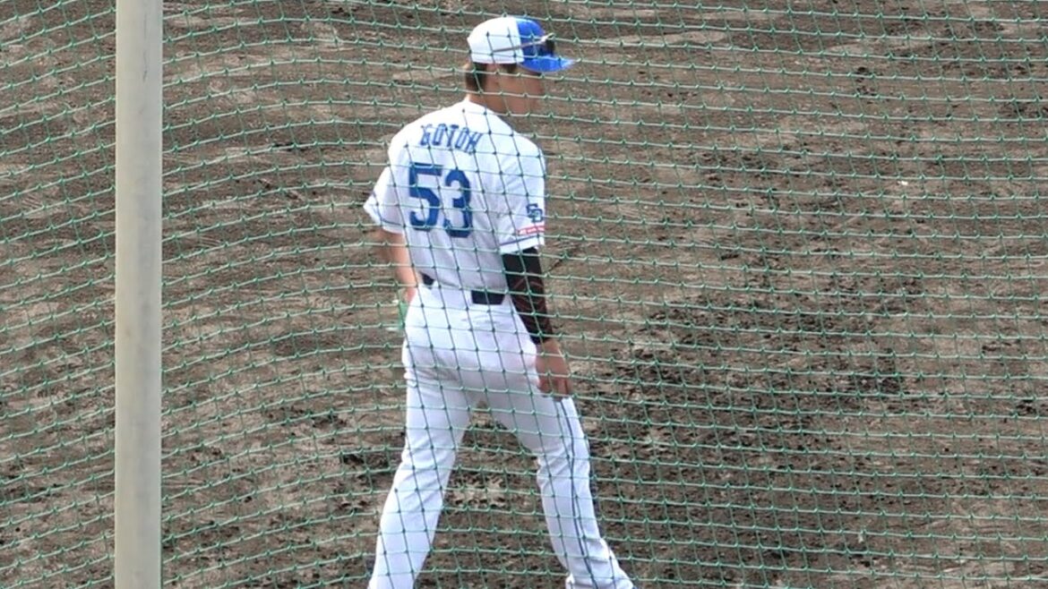 キャッチボールでもボールの伸びが凄い後藤駿太の爆肩送球 (2024/02/10)