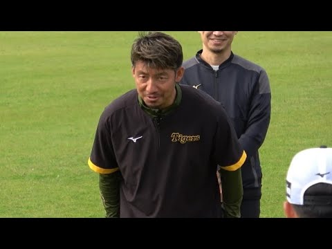 【鳥谷敬です!と2軍のミーティングで挨拶をする鳥谷敬と百崎君が朝の挨拶をする!】 【鳥谷敬です!と2軍のミーティングで挨拶をする鳥谷敬と百崎君が朝の挨拶をする!】